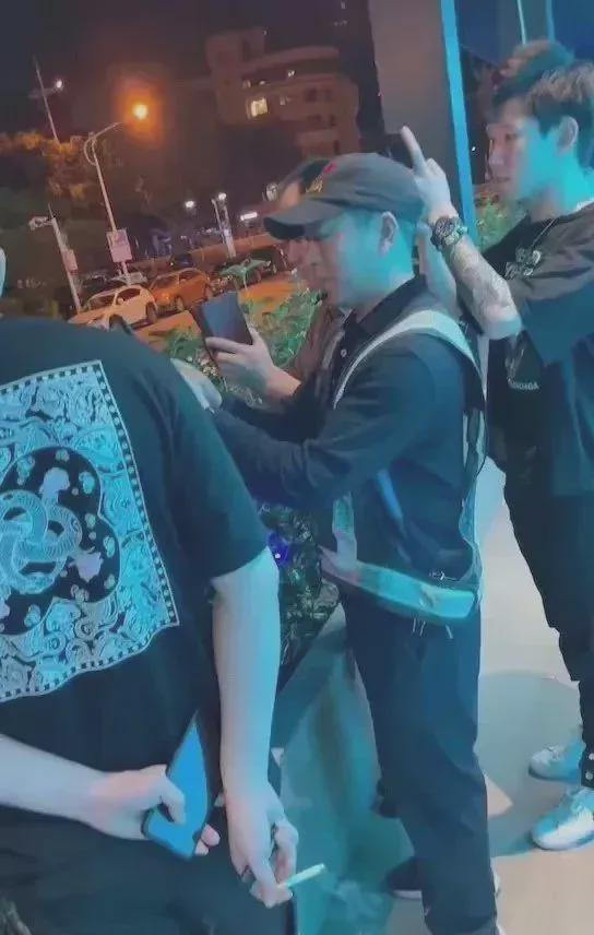 吃瓜厦门路虎视频,一场引发热议的街头冲突