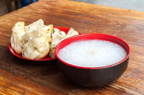 吃瓜老太婆喝稀饭视频,温馨日常引发网友热议