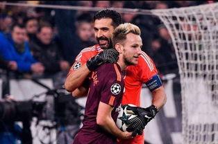 黑皮足球帅哥吃瓜视频,揭秘球场外趣味生活