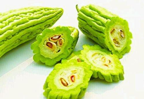 老头吃哈密瓜图片搞笑视频,老头吃哈密瓜，搞笑视频引网友爆笑