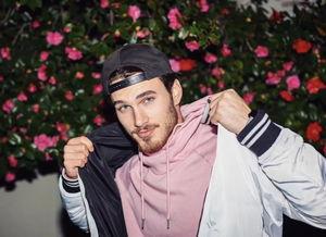 吃瓜博主两个男的视频大全,两大男星视频大全精彩瞬间大盘点