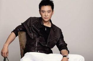 男演员是谁吃瓜的视频,当红男演员被意外偷拍，吃瓜群众热议幕后真相  第2张