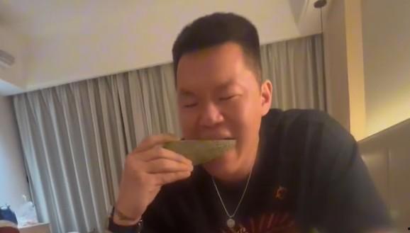 谁吃谁瓜视频完整版,揭秘“谁吃谁瓜”视频背后的真相与笑料